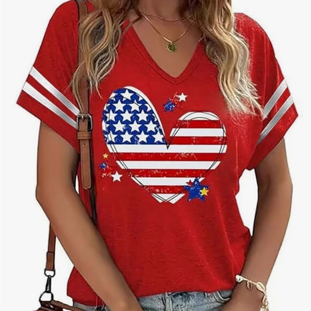 Red Graphic Short Sleeve Tee size Small NWOT
💰Bundle 2 for $20 deal💰💰